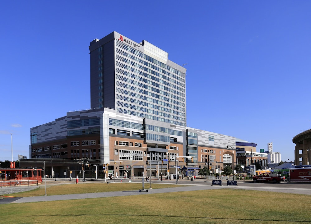 Buffalo Marriott at LECOM HARBORCENTER in Buffalo | Best Rates & Deals