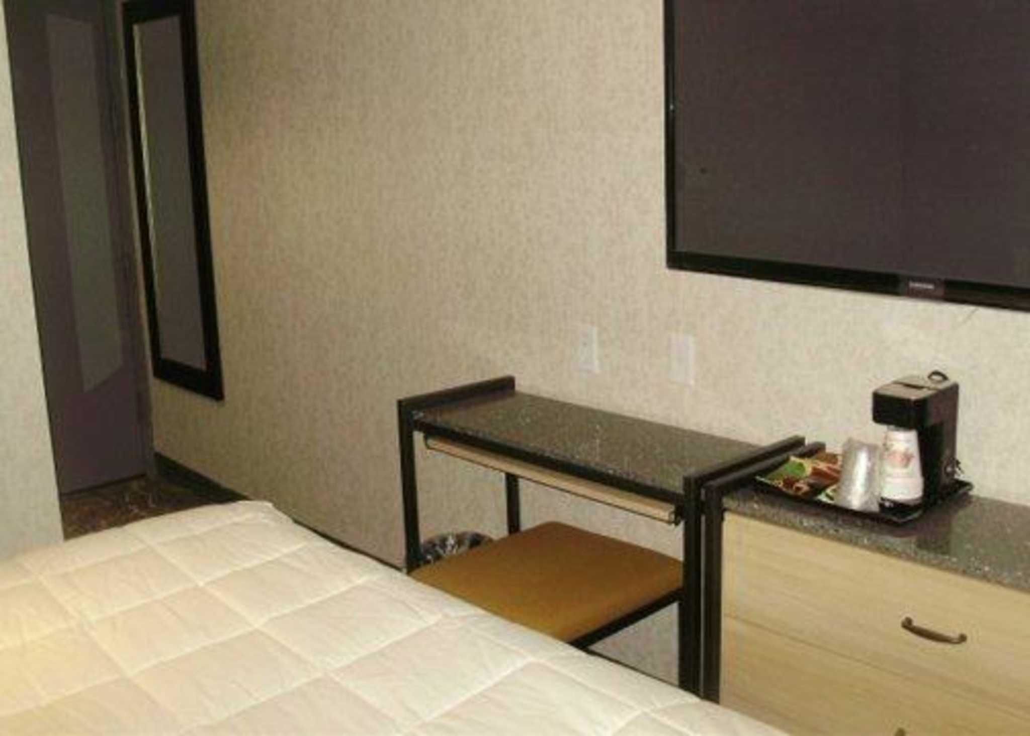 rodeway pillowtop decorated