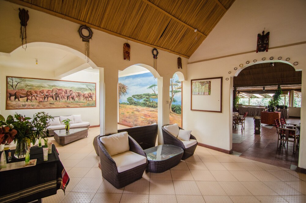 Interior, Sentrim Mara Game Lodge