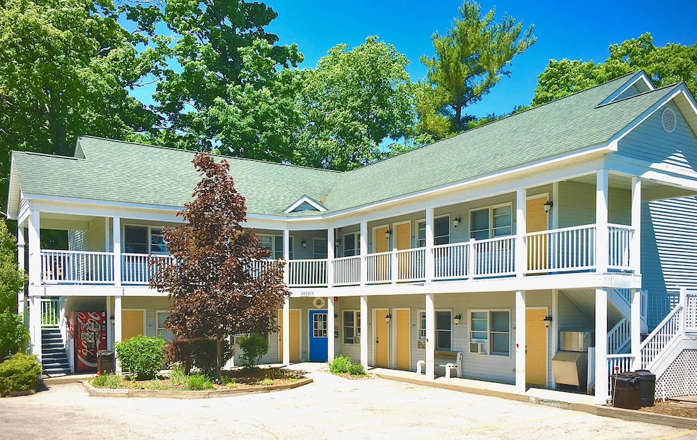 Empire Lakeshore Inn in Empire | Best Rates & Deals on Orbitz