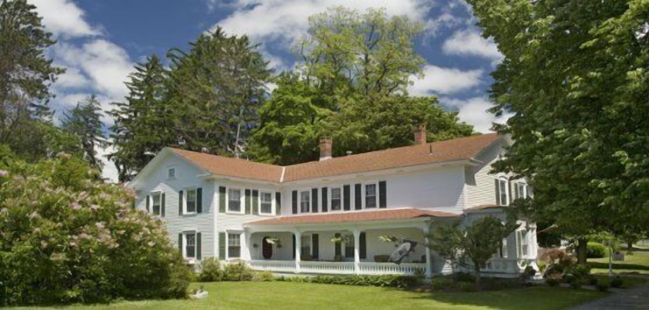 1862 Seasons on Main Bed and Breakfast in Stockbridge, United States