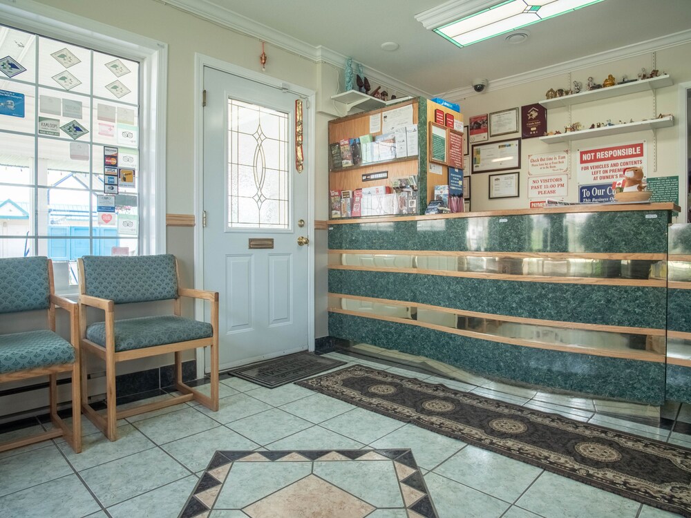 Lamplighter Motel in Kamloops | Best Rates & Deals on Orbitz