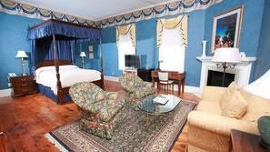 Flat-screen TV, fireplace