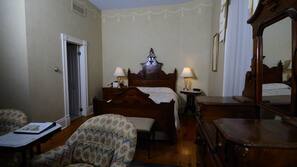 Individually decorated, desk, iron/ironing board, free WiFi