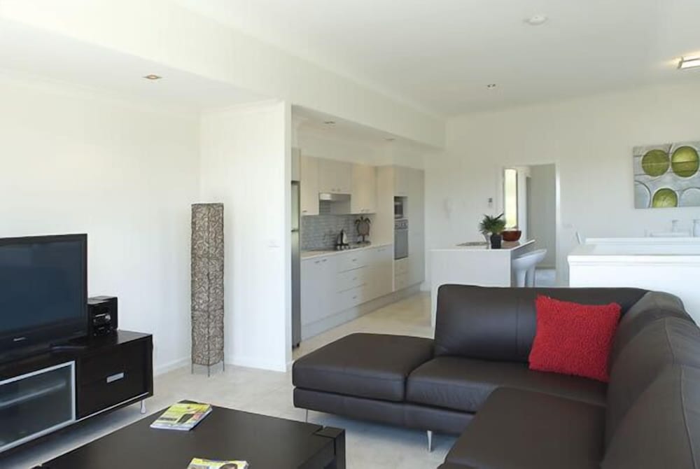 Mollymook Beachfront Executive Apartment