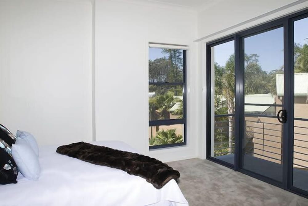 Mollymook Beachfront Executive Apartment