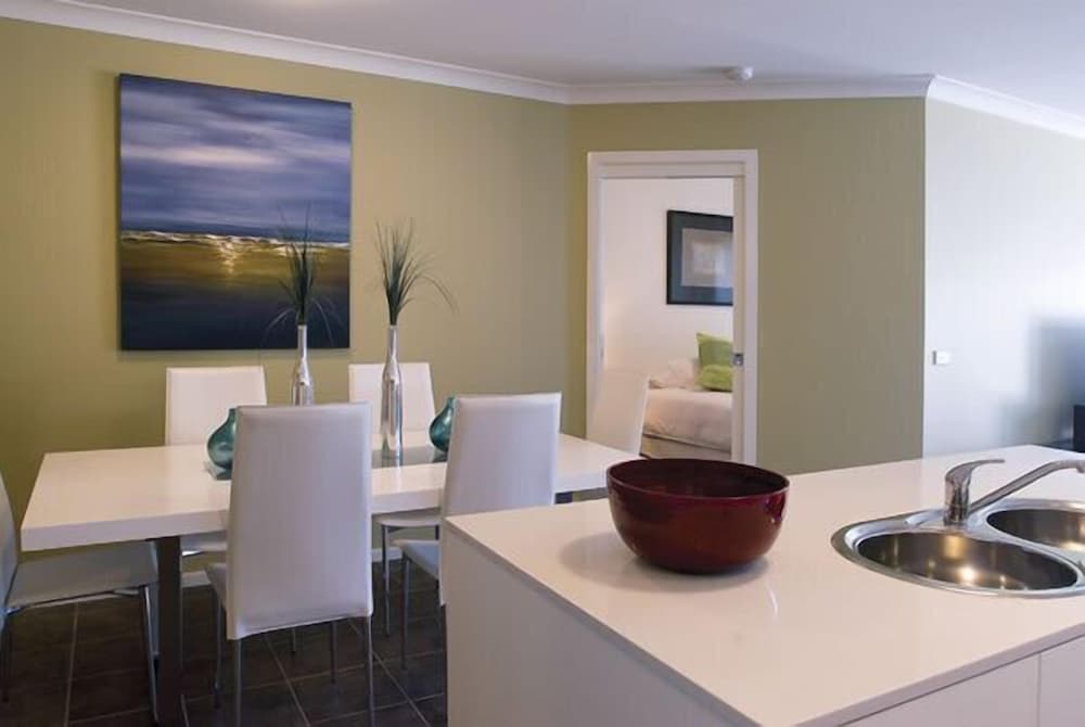 Mollymook Beachfront Executive Apartment