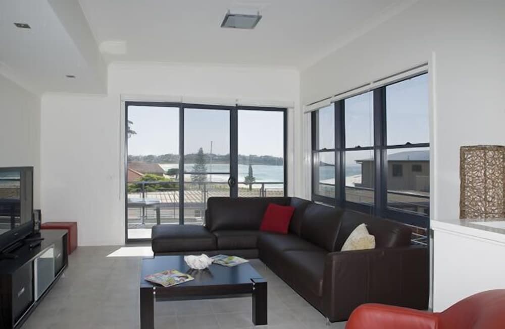 Mollymook Beachfront Executive Apartment