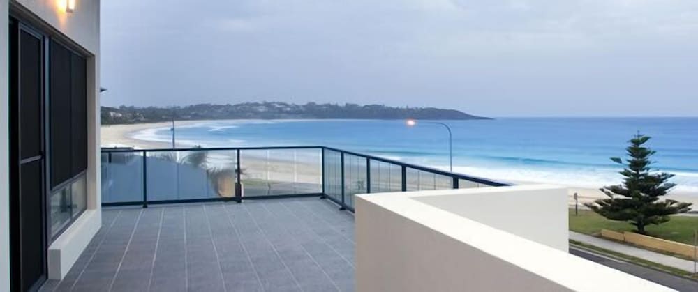 Mollymook Beachfront Executive Apartment