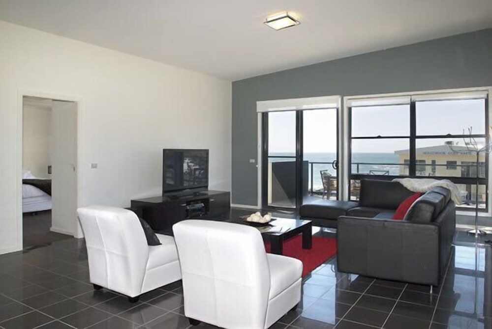 Mollymook Beachfront Executive Apartment