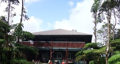 Aloha Crater Lodge and Lava Tube