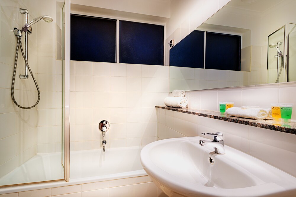 Bathroom, Crest on Barkly Serviced Apartments