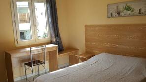 1 bedroom, premium bedding, iron/ironing board, cots/infant beds