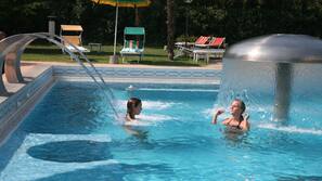 Piscina coperta, 3 piscine all'aperto, lettini