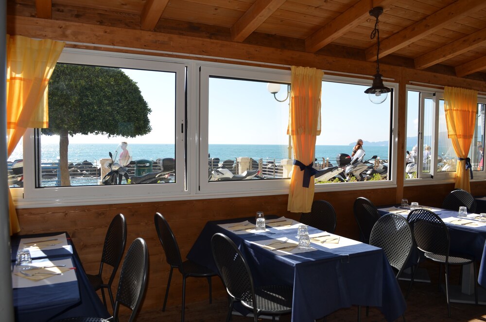 Hotel San Pietro Chiavari Italia Expediait