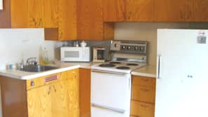 Full-sized fridge, microwave, coffee/tea maker