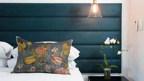 Premium bedding, minibar, desk, free WiFi