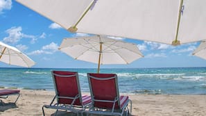 Beach nearby, free beach shuttle, sun-loungers, beach umbrellas