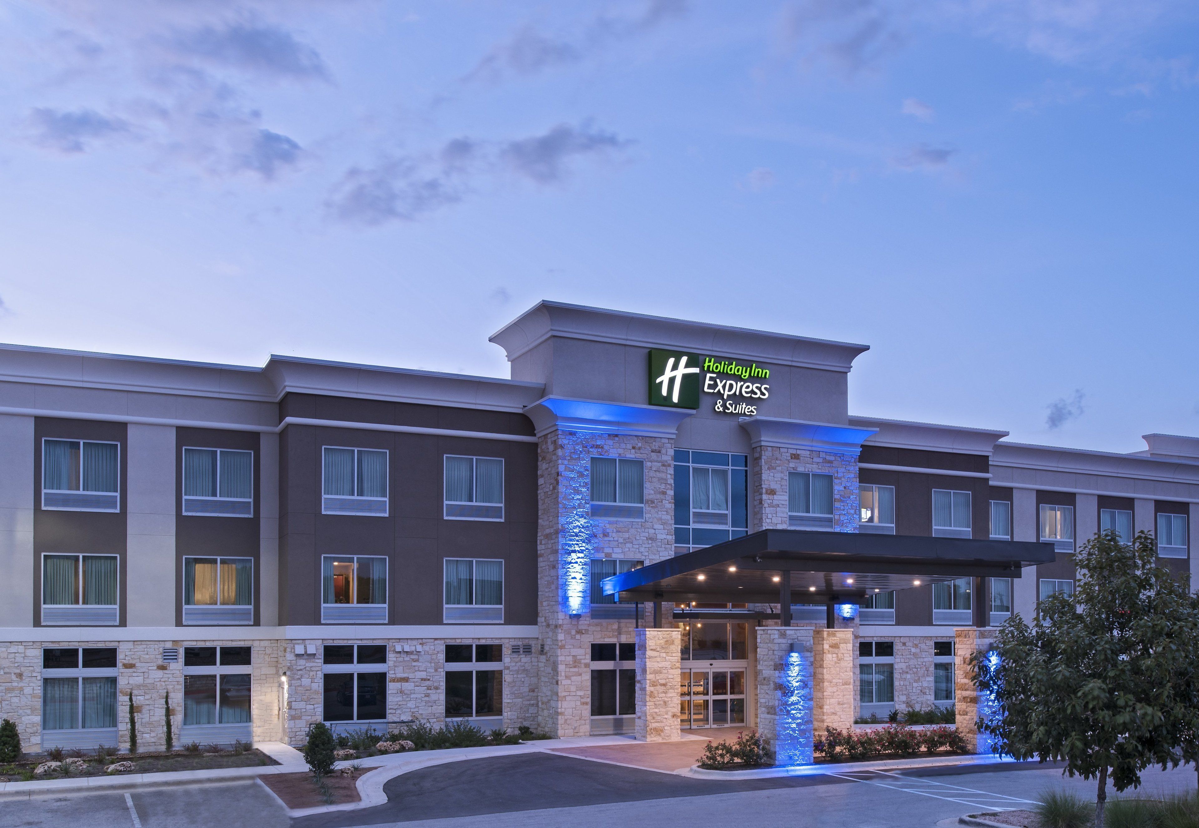 Holiday Inn Express Suites Austin Nw Four Points In Austin Tx