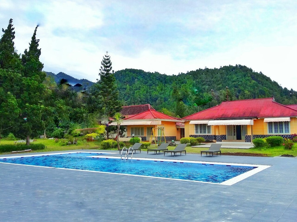 Hotel Indah Palace Tawangmangu in Tawangmangu Best Rates & Deals on