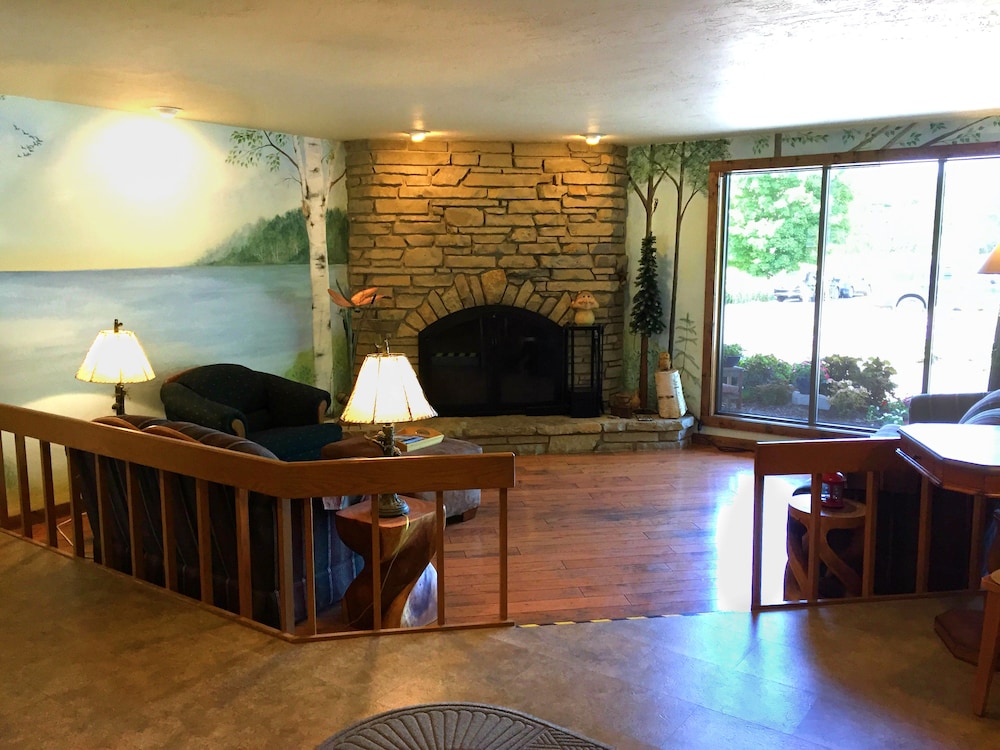 Lobby sitting area, Open Hearth Lodge