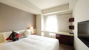 Premium bedding, in-room safe, desk, free WiFi
