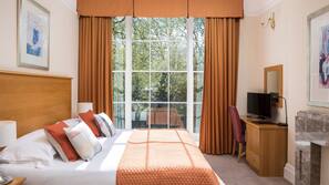 In-room safe, free WiFi, linens