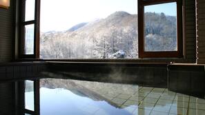 季節性室外泳池、天然泳池