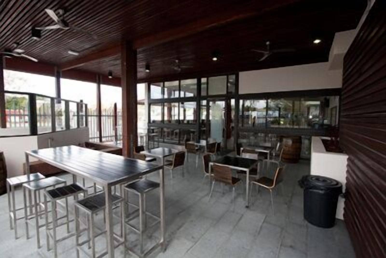 Park Avenue Hotel Motel