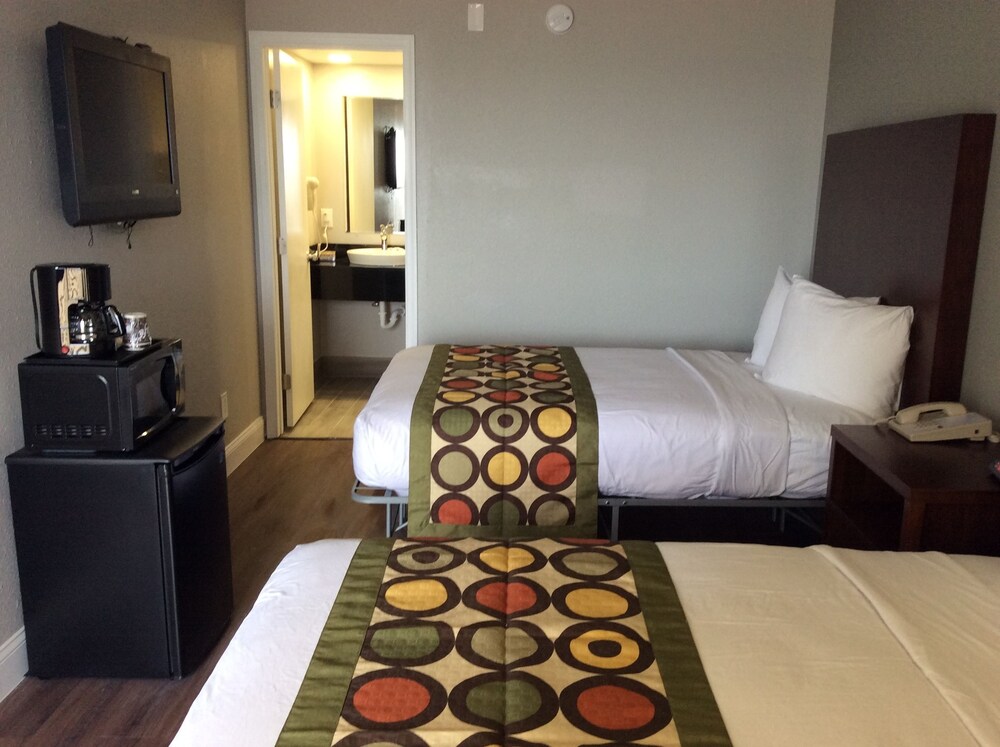 Oceans 24 2018 Room Prices 59 Deals Reviews Expedia Street View Featured Image Guestroom