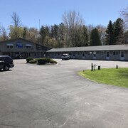 Top 10 Hotels In Marinette Wi 50 Hotel Deals On Expedia Marinette Inn