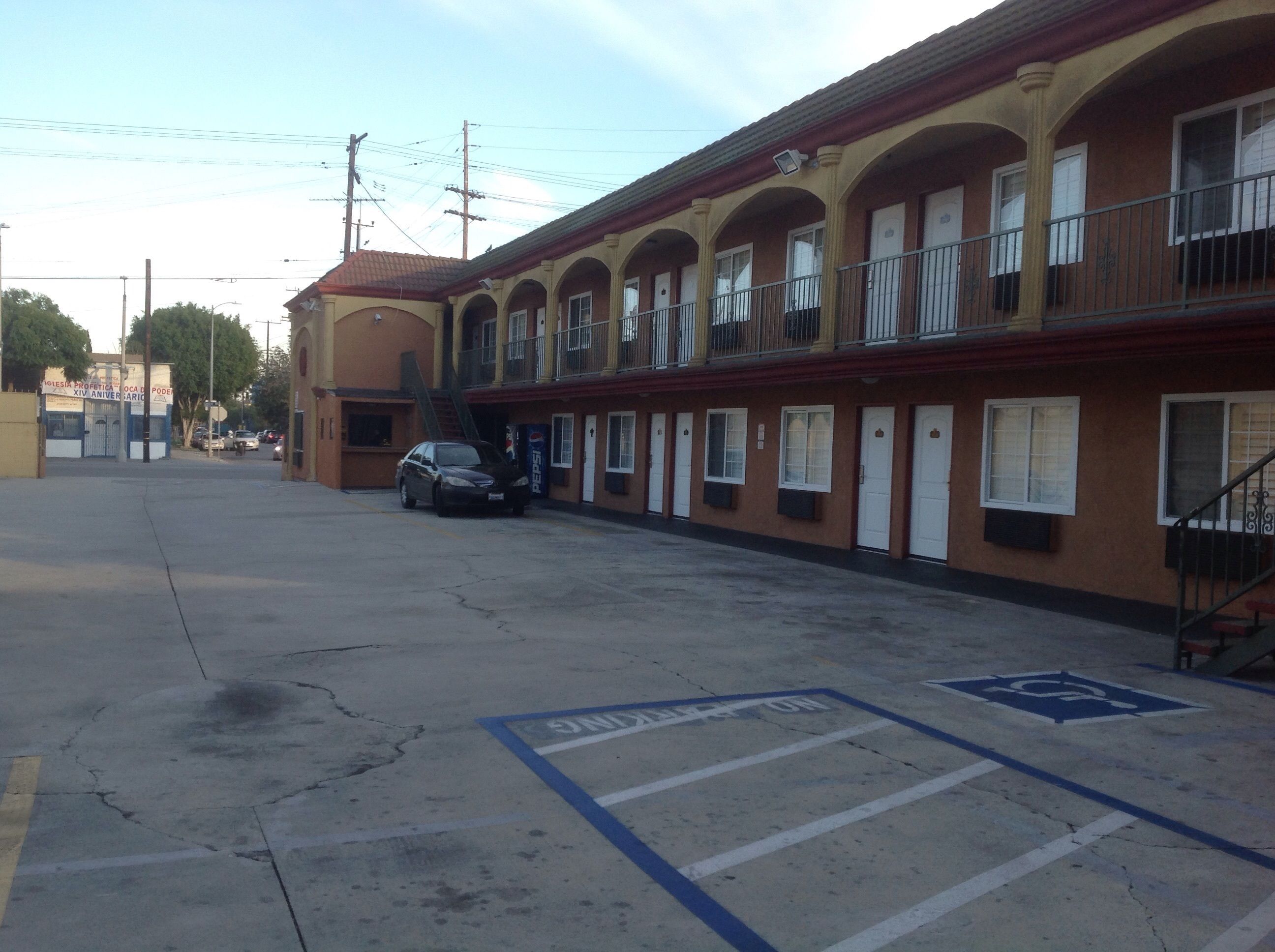 Bronco Motel South Central