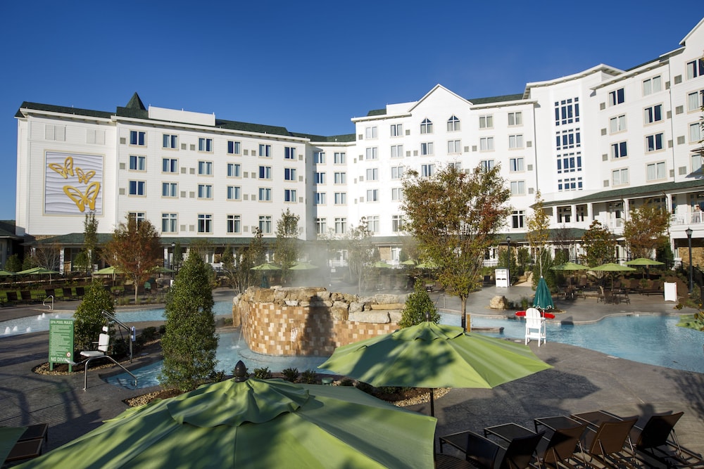 Bañera de hidromasaje al aire libre, Dollywood's DreamMore Resort