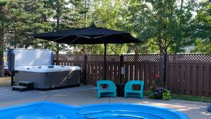 Outdoor spa bath