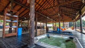 Outdoor spa bath