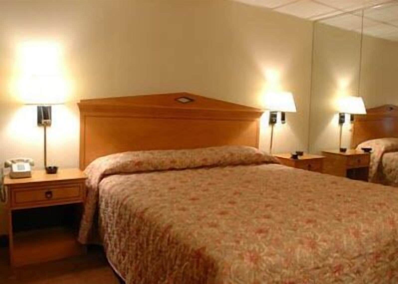 Capri Lynbrook Motor Inn in Lynbrook, United States
