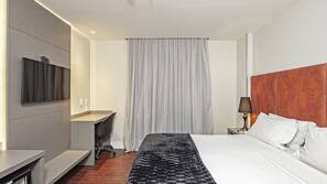 In-room safe, desk, free WiFi