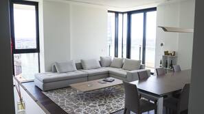 Ropa de cama de alta calidad, minibar, caja fuerte