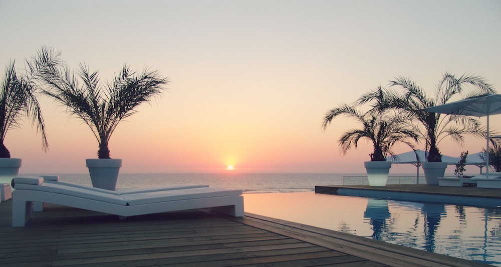 Le Grand Hotel De La Plage In Biscarrosse Expedia