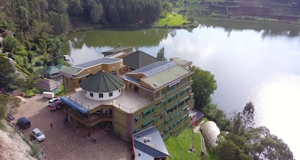 Bunyonyi Safaris Resort