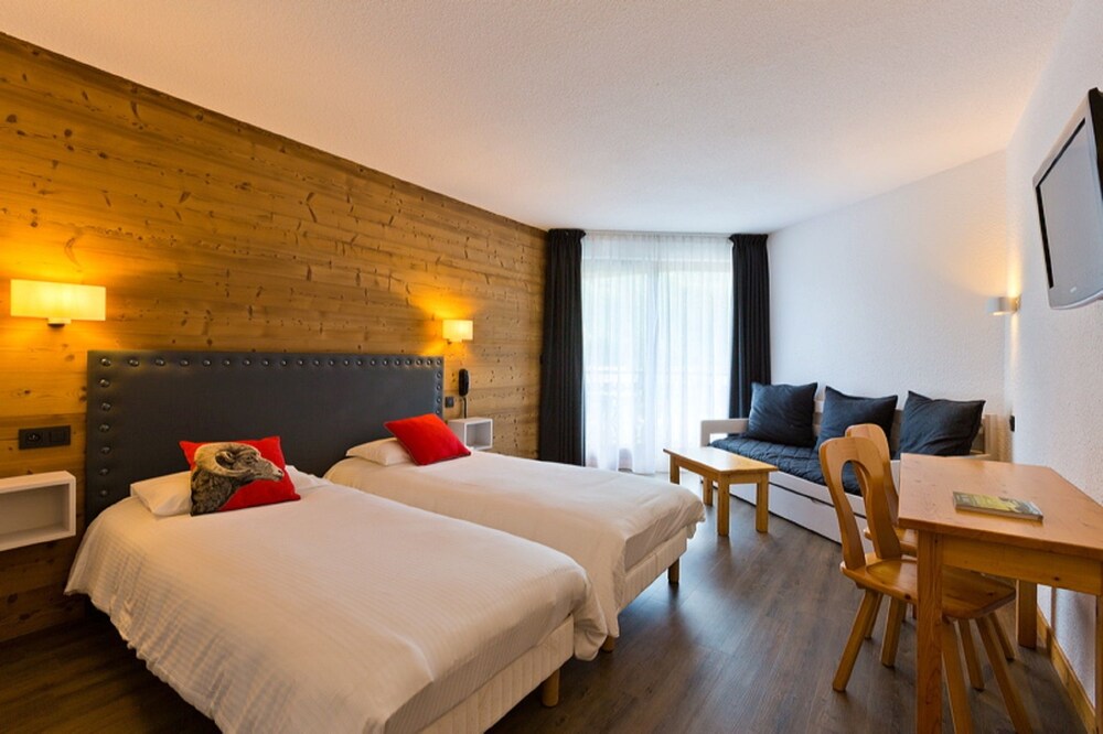 Hotel Arcalod In Doussard France Expedia