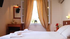 Premium bedding, down comforters, in-room safe, free WiFi