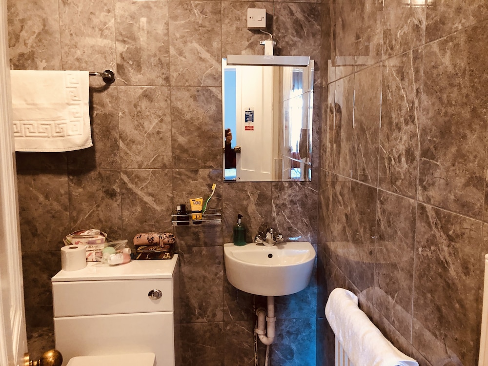 Allison House 16 Guesthouse