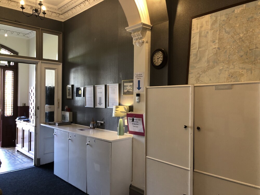 Allison House 16 Guesthouse