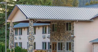Crest Trail Lodge