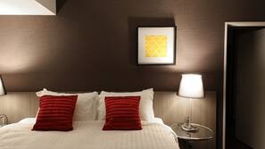 Premium bedding, in-room safe, iron/ironing board, free WiFi