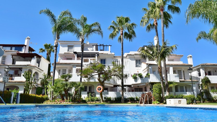 Apartamentos y Casas Serinamar Marbella