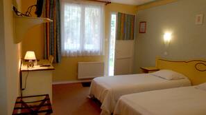 Bureau, chambres insonorisées, lits bébé (gratuits), Wi-Fi gratuit