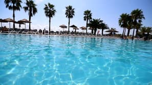 2 piscines extérieures