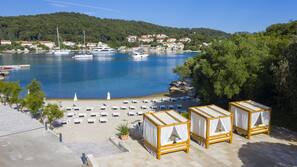 Beach nearby, 2 beach bars